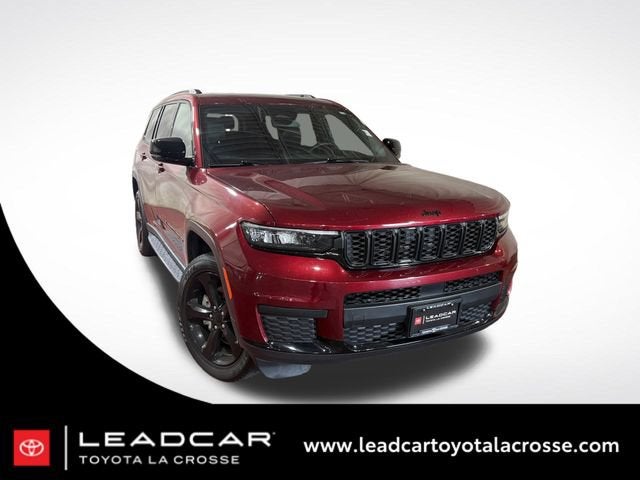 2023 Jeep Grand Cherokee L Altitude in Velvet Red Pearlcoat — front three-quarter view